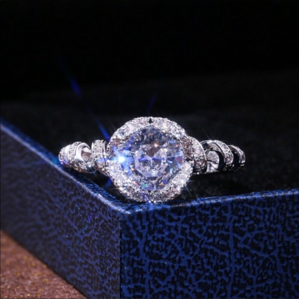New 925 Sterling Silver White Sapphire Ring - Picture 3 of 5